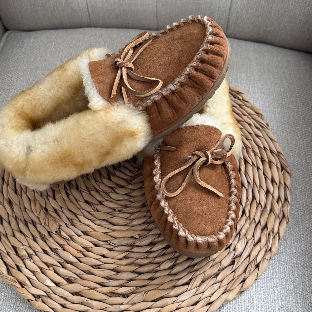LLBEAN women slippers size 8 wide